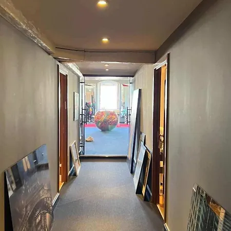 4br Exclusivist With Modern Art Appartement