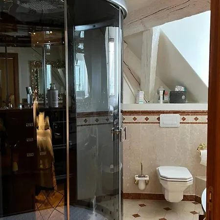4br Exclusivist With Modern Art