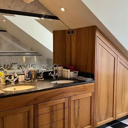 4br Exclusivist With Modern Art Appartement *