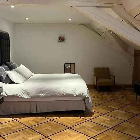 4br Exclusivist With Modern Art